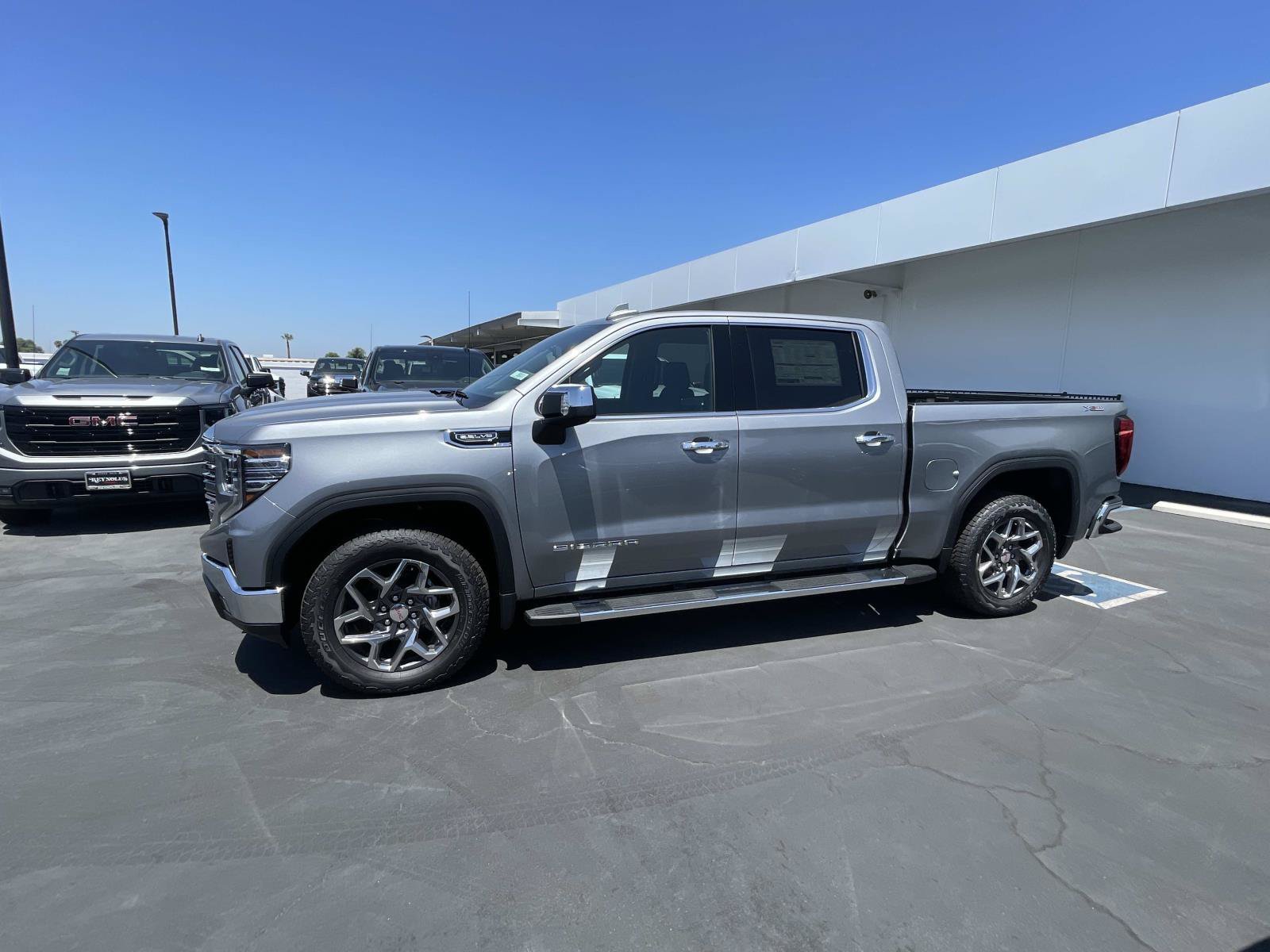 2026 GMC Sierra 1500 SLT - Photo 6