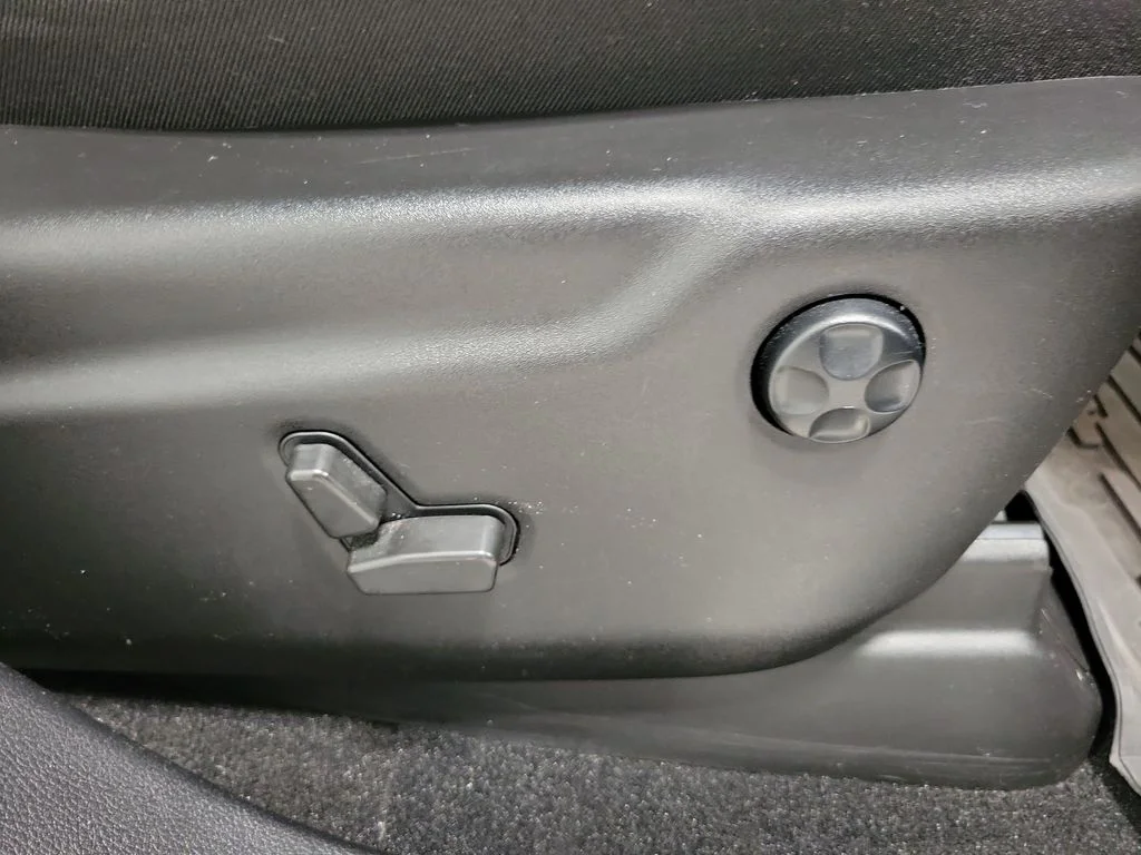 Certified Used 2021 Black Jeep Overland image 17