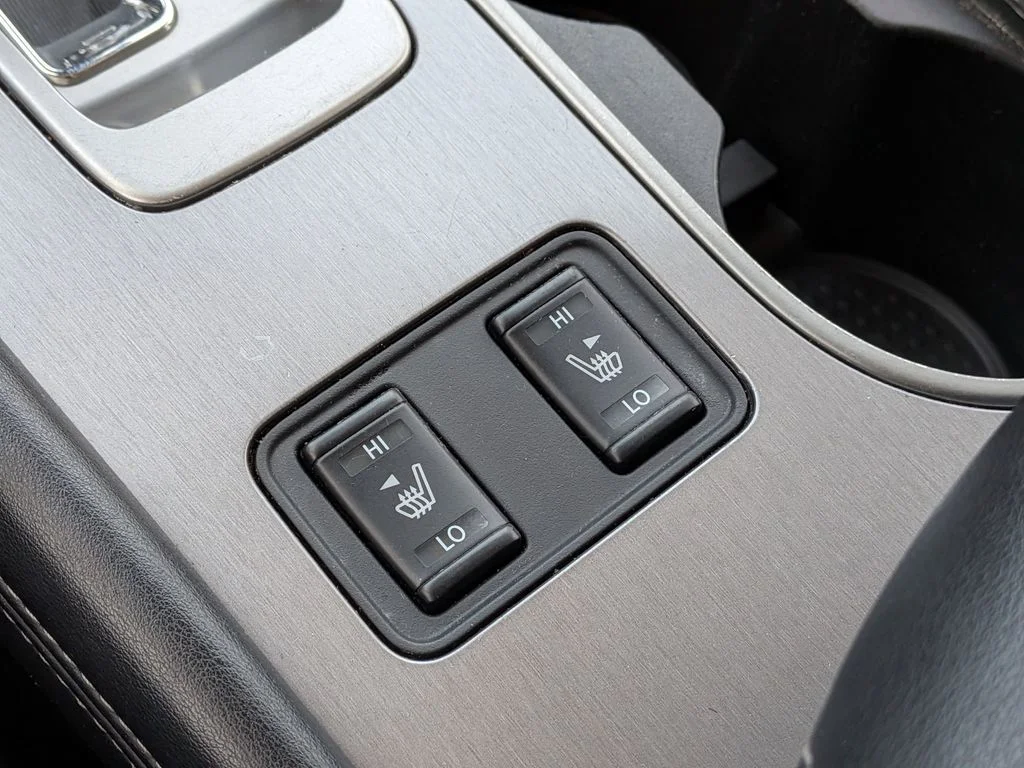 Used 2021 Silver Nissan SL image 23