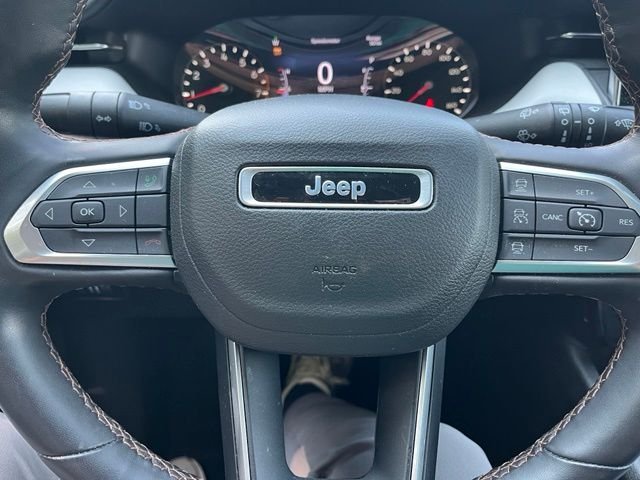 Used 2022 Velvet Jeep Limited image 16