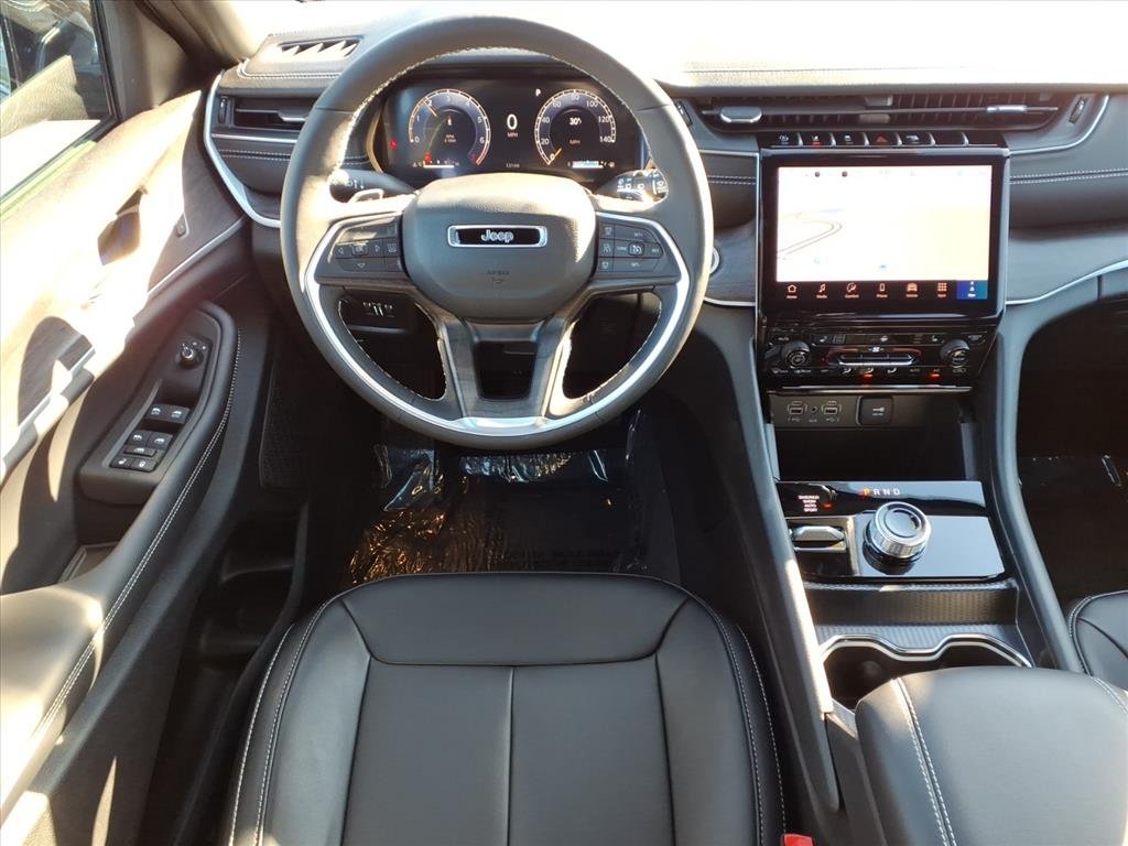 2025 Jeep Grand Cherokee Limited photo 3