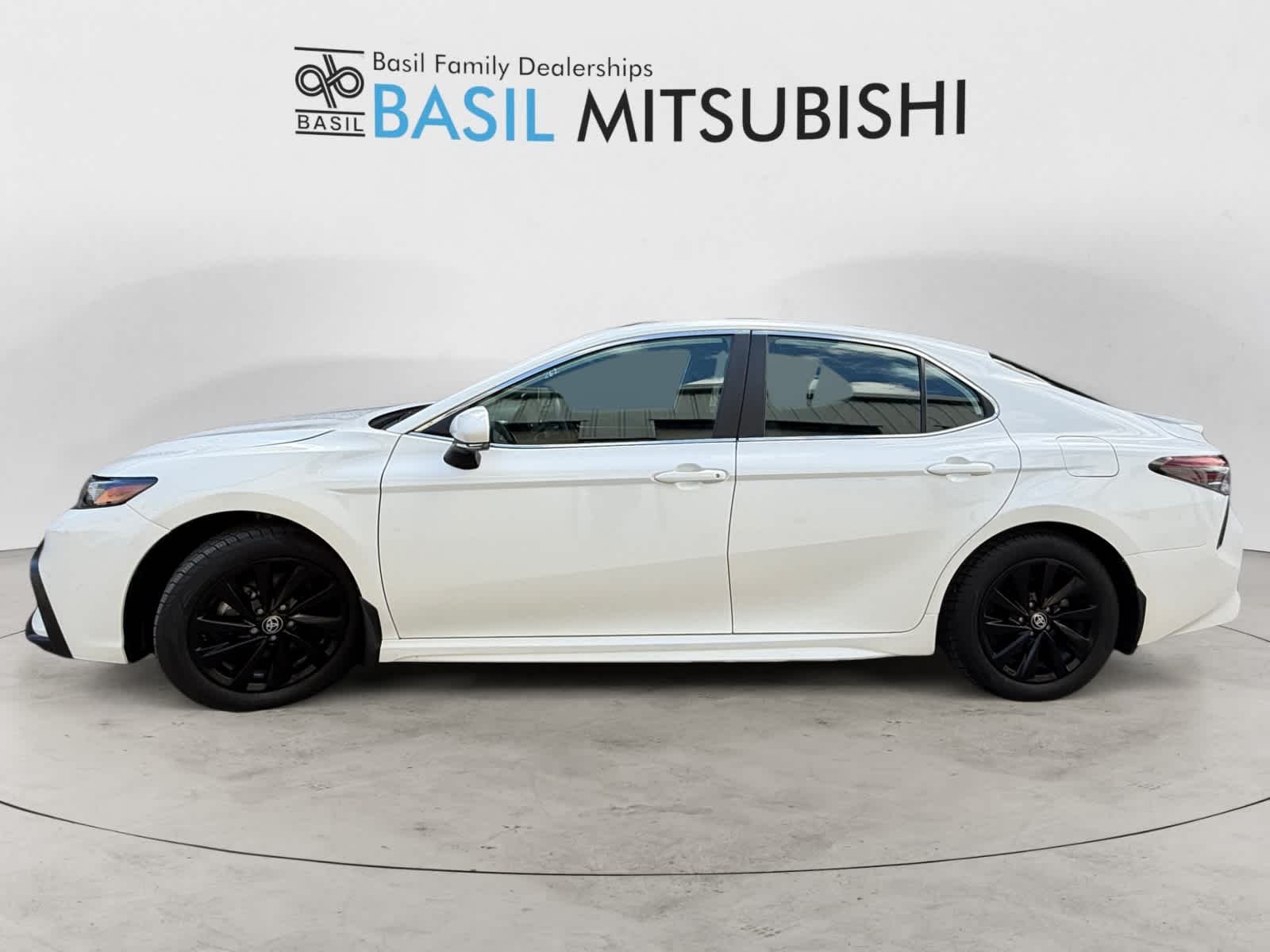 Used 2024 Ice Cap Toyota SE image 2