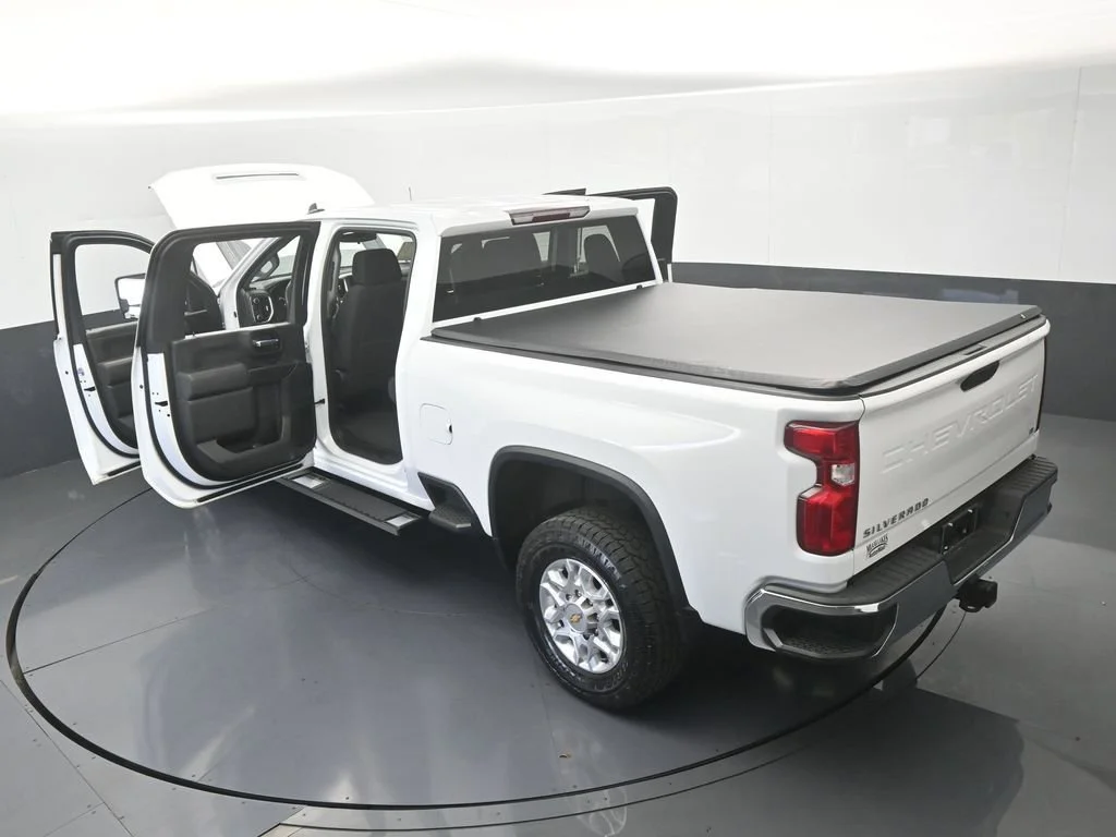Used 2022 Summit White Chevrolet LT image 61