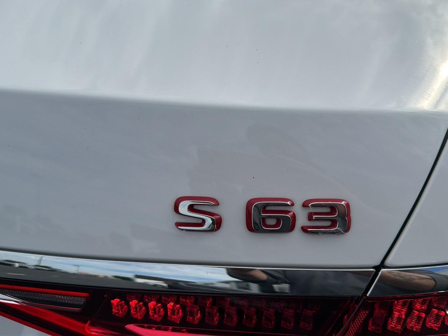 Used 2024 MANUFAKTUR Moonlight White Metallic Mercedes-Benz AMG® S 63 E image 28