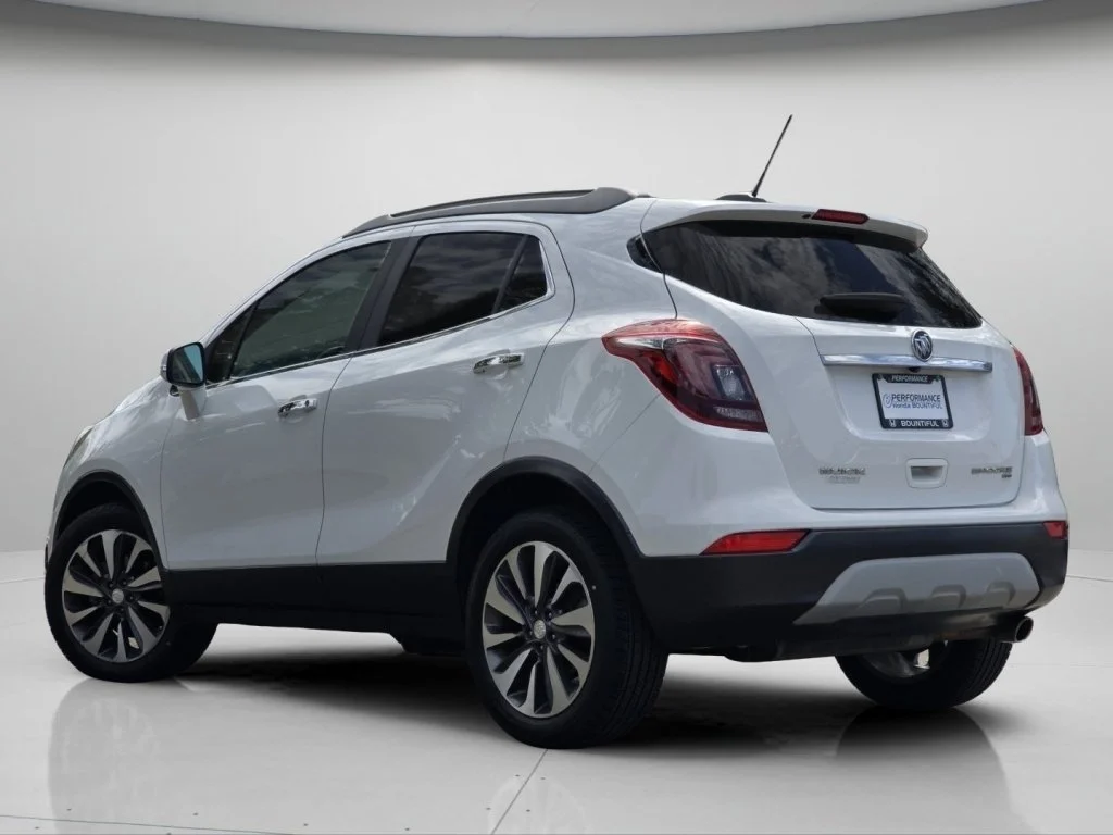 Used 2018 Summit White Buick Essence image 20