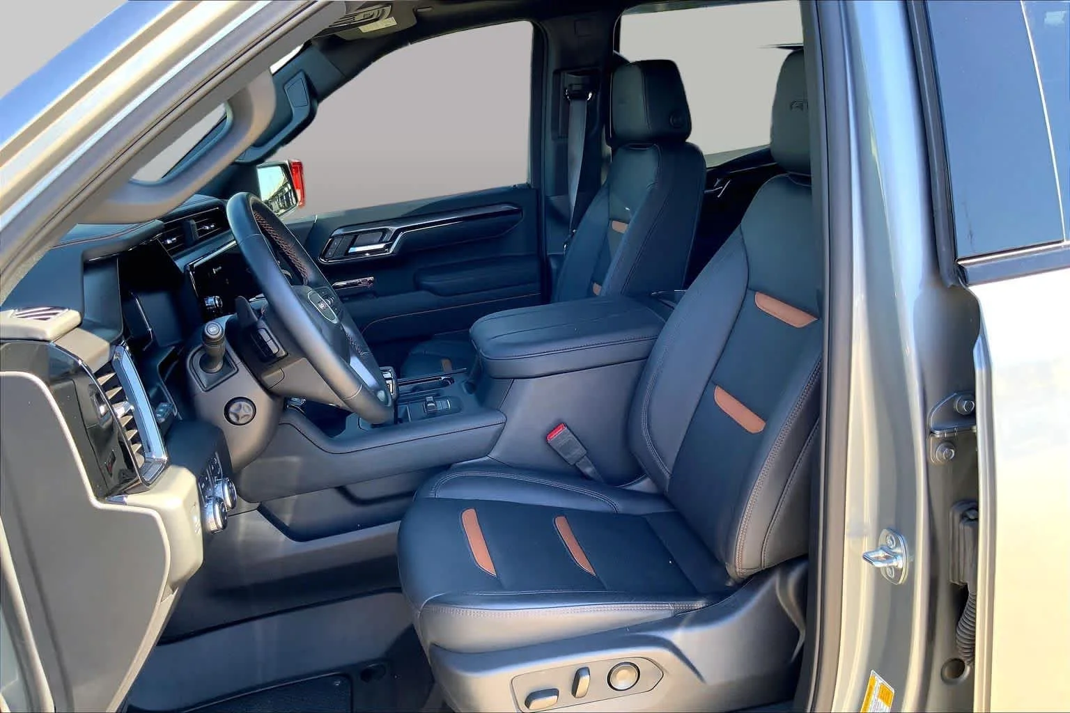 Used 2025 Sterling Metallic GMC AT4 image 8