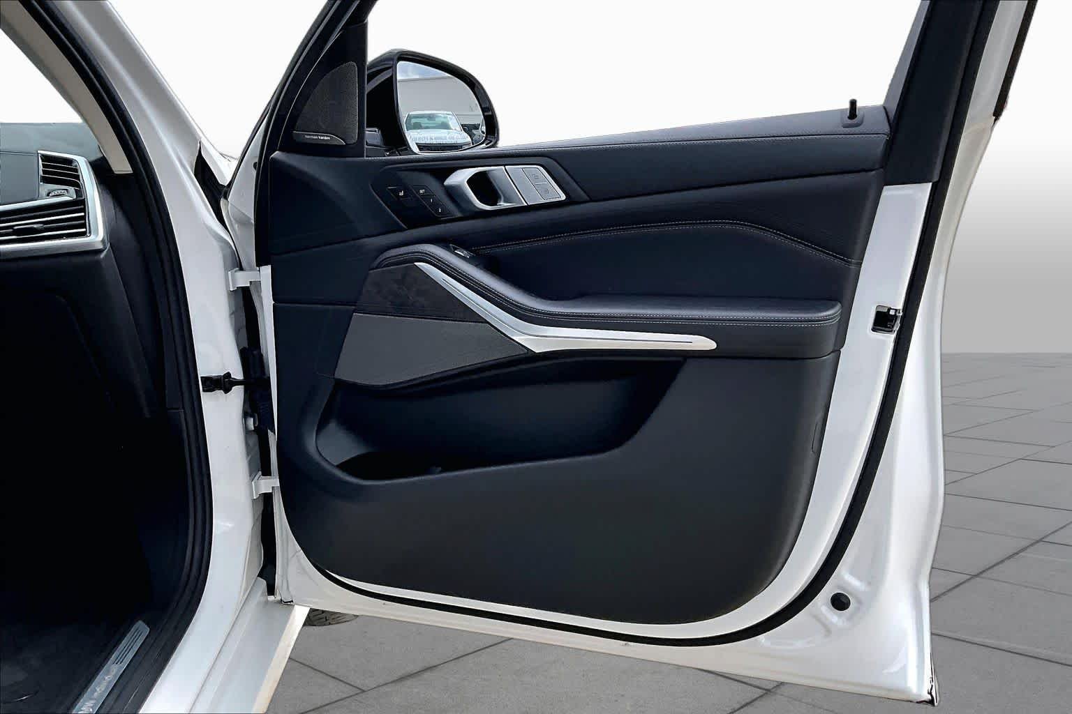 Used 2020 Mineral White Metallic BMW xDrive40i image 23