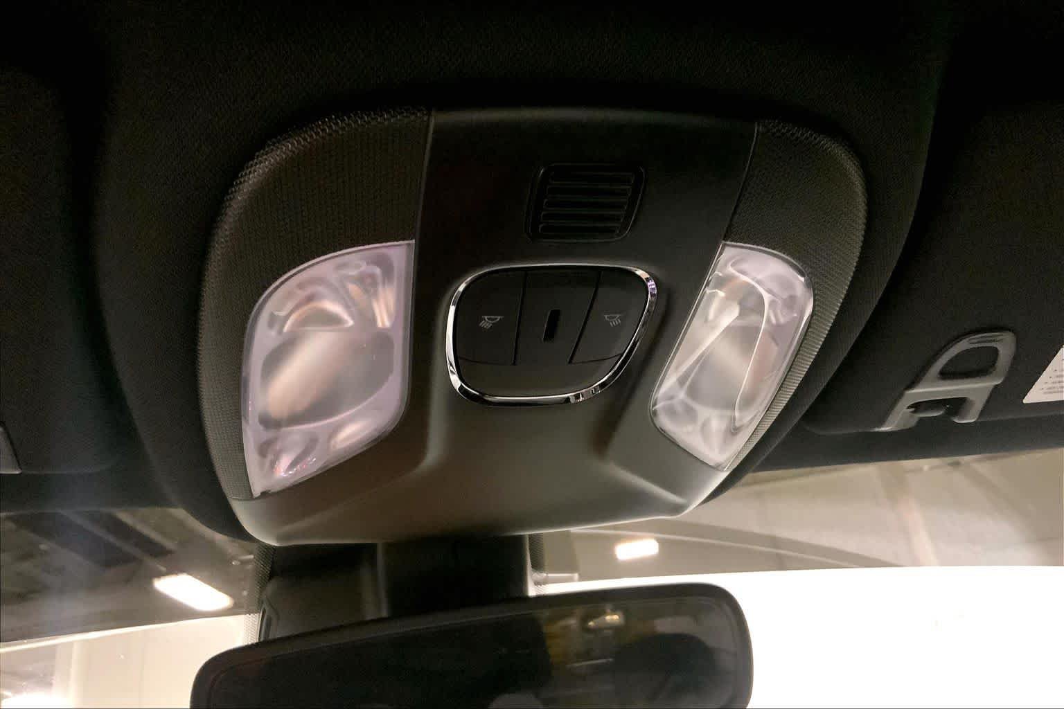 Used 2024 Diamond Black Crystal Pearlcoat Jeep Latitude Lux image 35