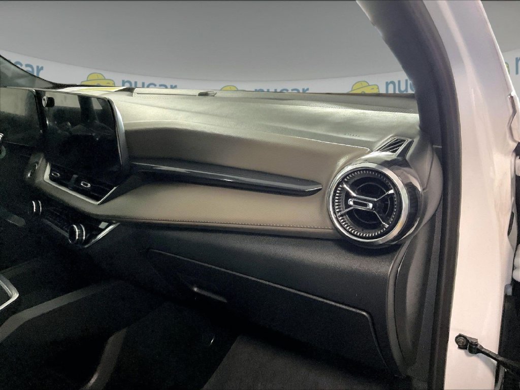 Used 2025 White Chevrolet LT image 13