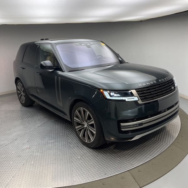 Certified Used 2023 Belgravia Green Metallic Land Rover SE image 4