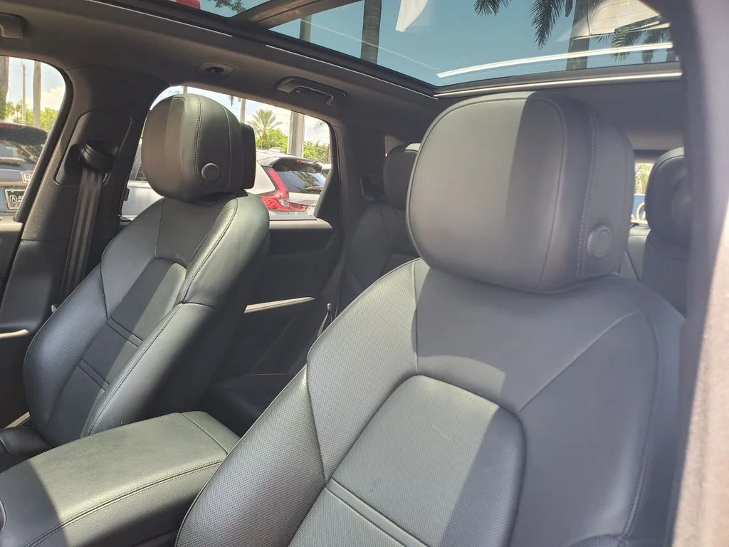 Used 2023 White Porsche Base image 17