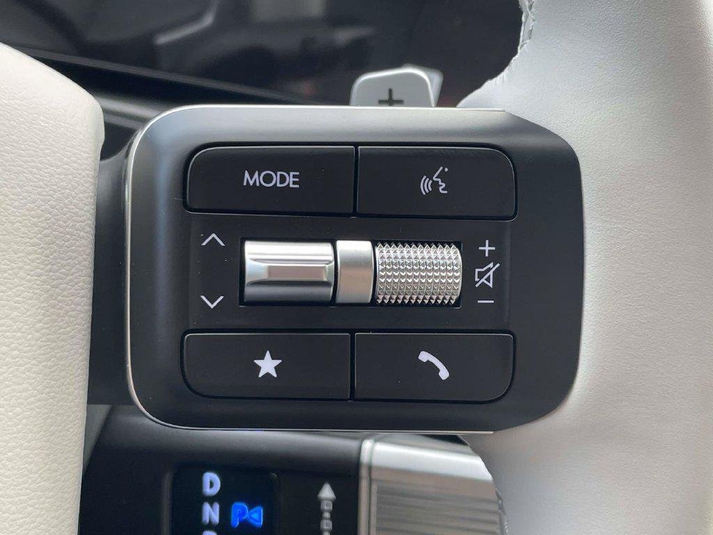 New 2027 White Hyundai SE FWD image 22