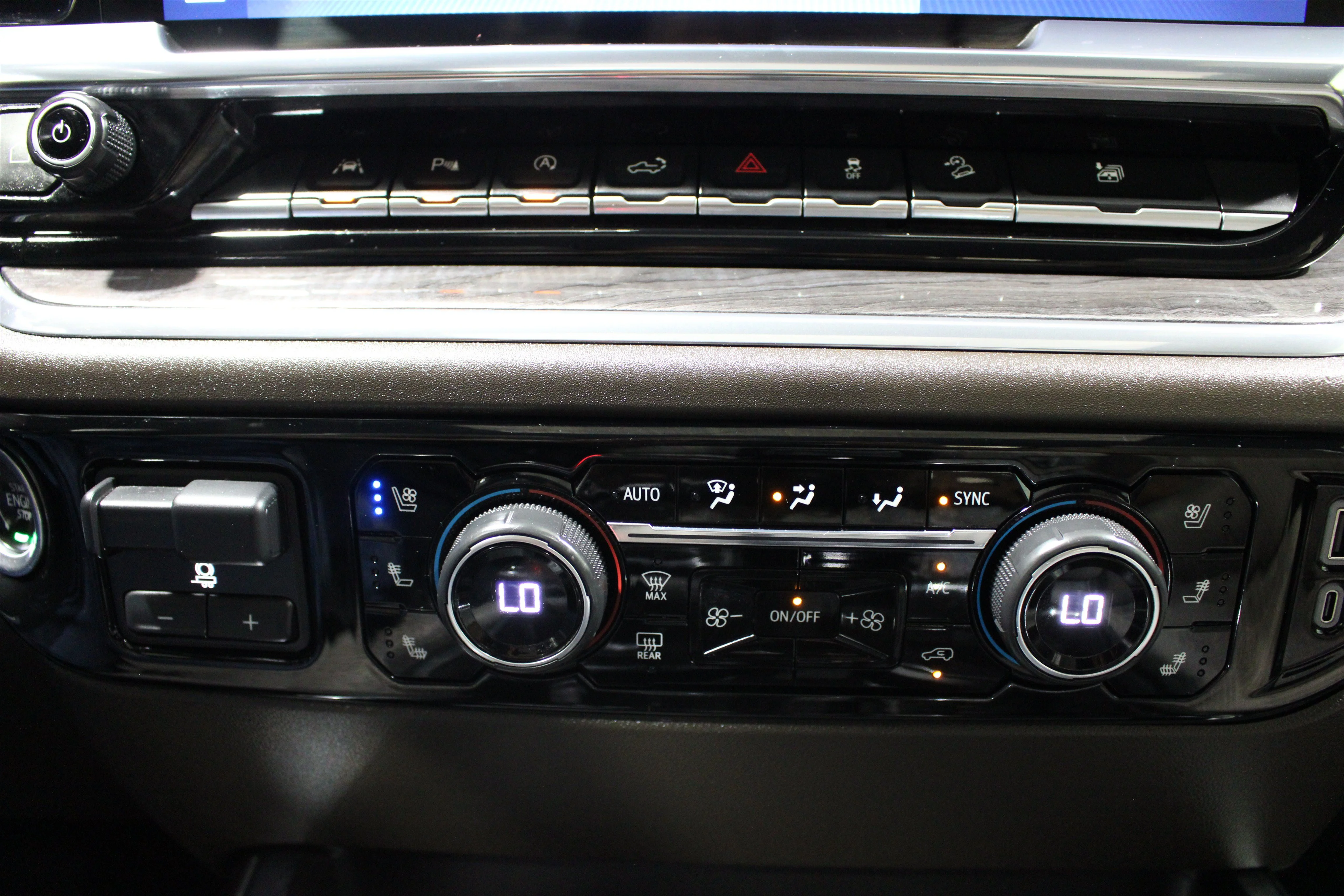 2024 Chevrolet Silverado 1500 LTZ - Photo 17