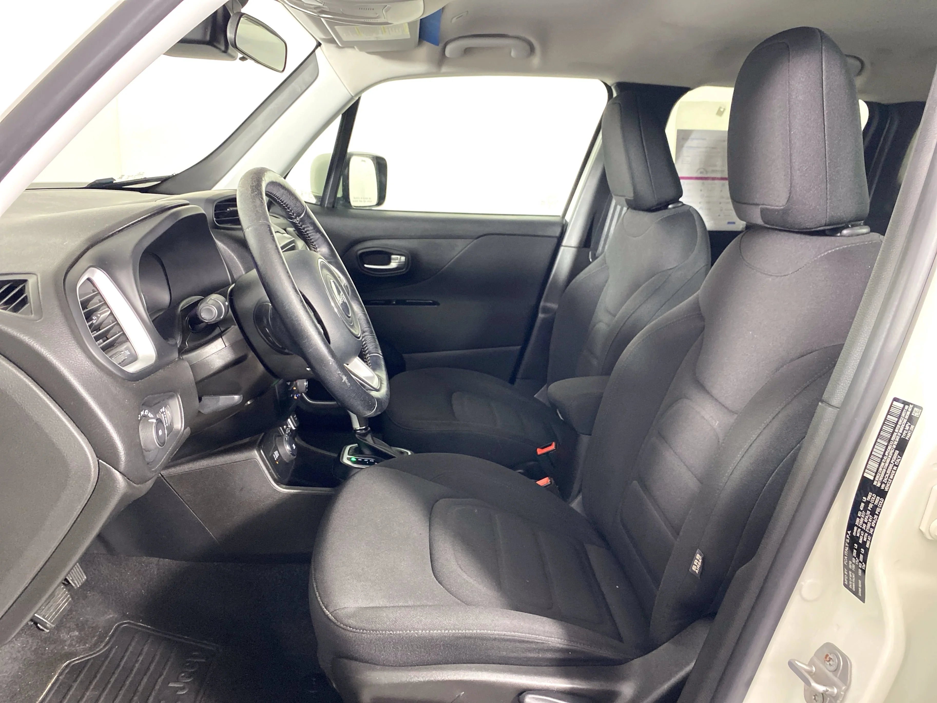 Used 2020 Alpine White Clearcoat Jeep Latitude image 16