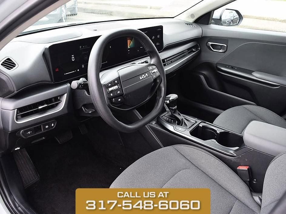 2025 Kia K4 LXS - Photo 15