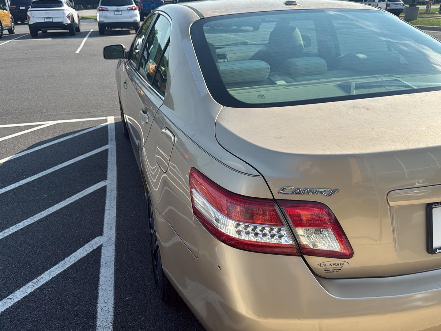 Used 2010  Toyota LE image 10