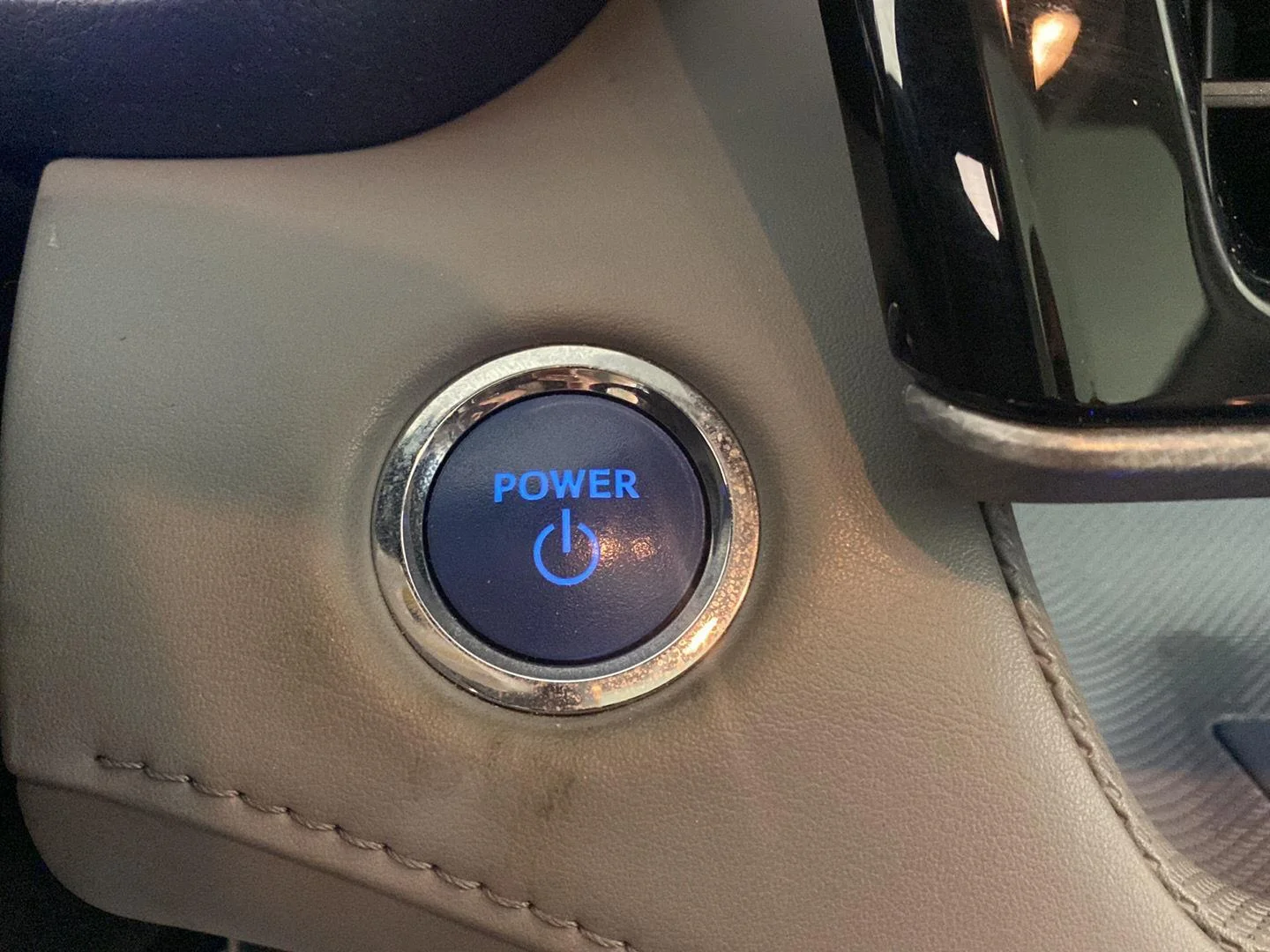 Used 2022 Magnetic Gray Metallic Toyota Platinum image 18