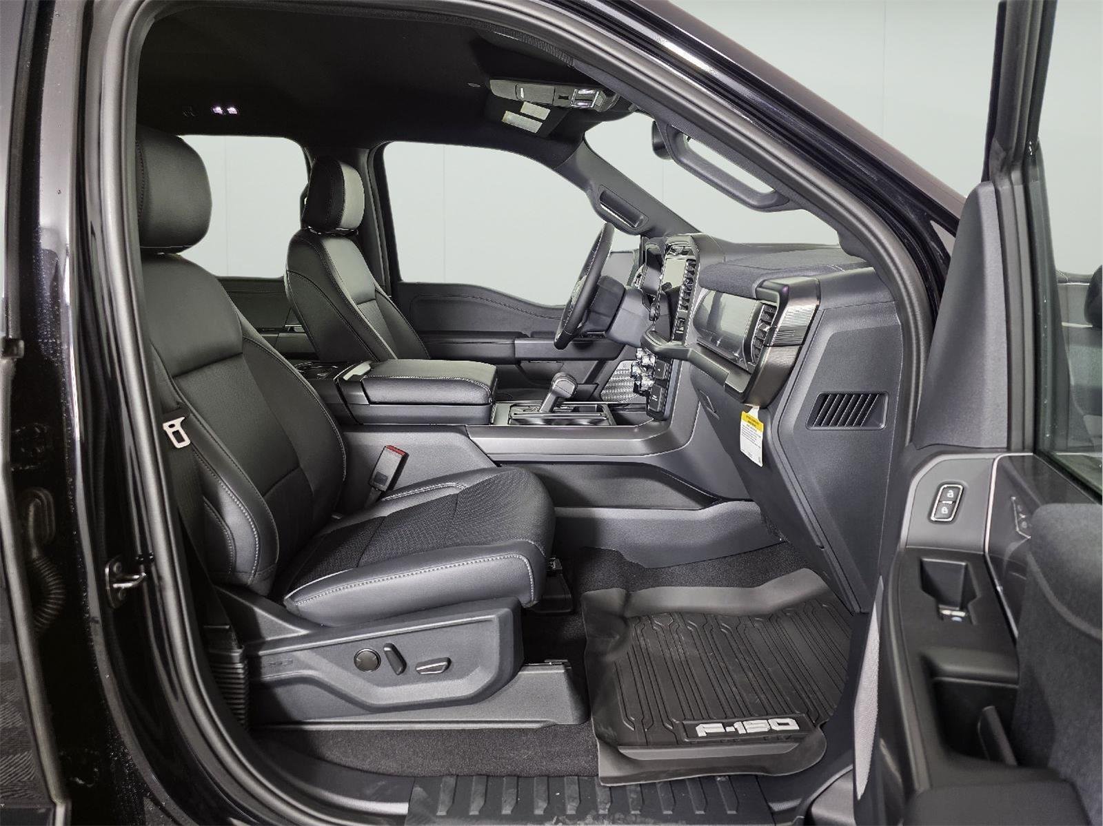 New 2025 Agate Black Metallic Ford Lariat® image 22