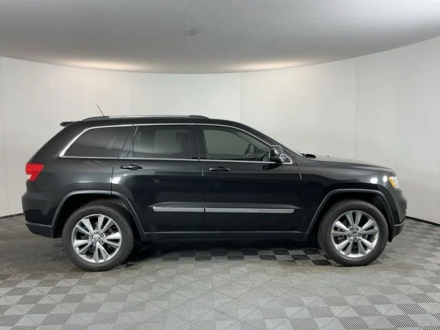 Used 2013 Brilliant Black Crystal Pearl Jeep Laredo image 4