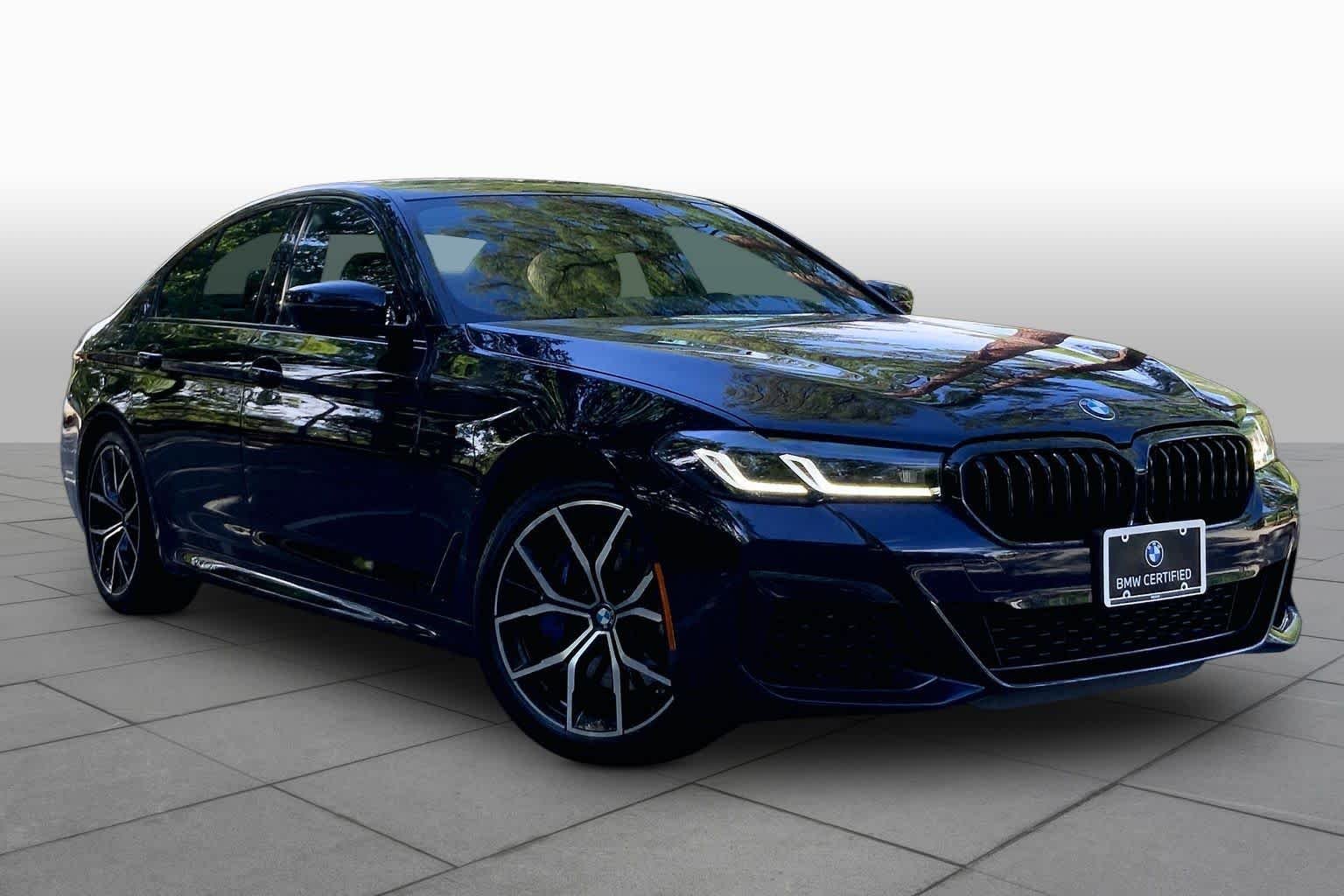 Used 2023 Carbon Black Metallic BMW 530i xDrive image 2