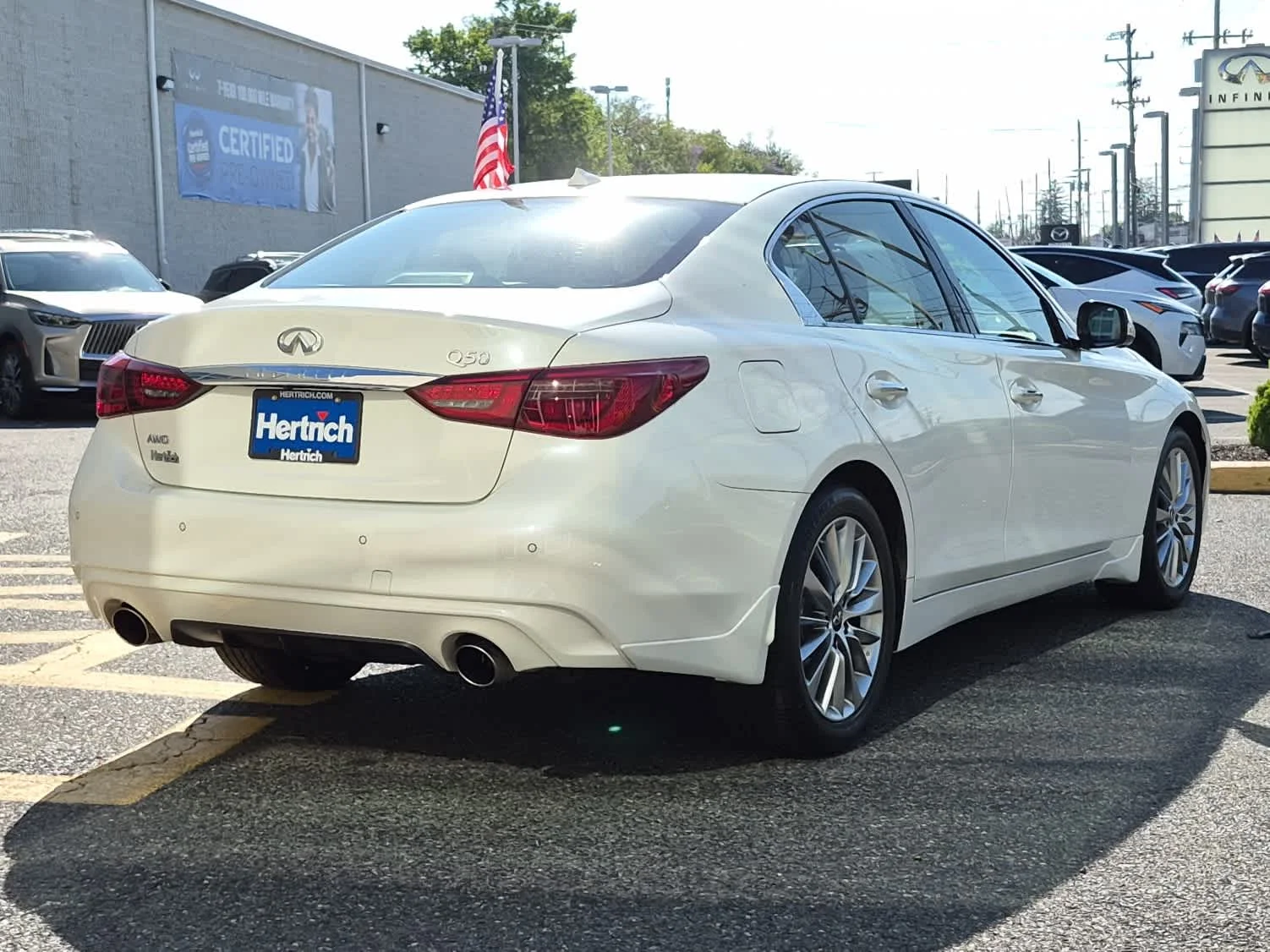 Used 2023 Majestic White INFINITI LUXE image 3