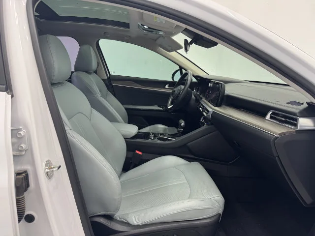 Used 2024 Glacial White Pearl Kia EX image 18