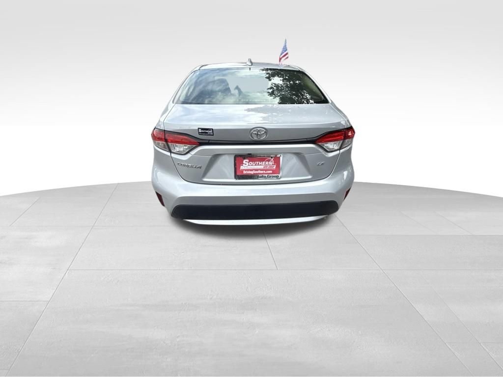 Used 2022 Silver Toyota LE image 4