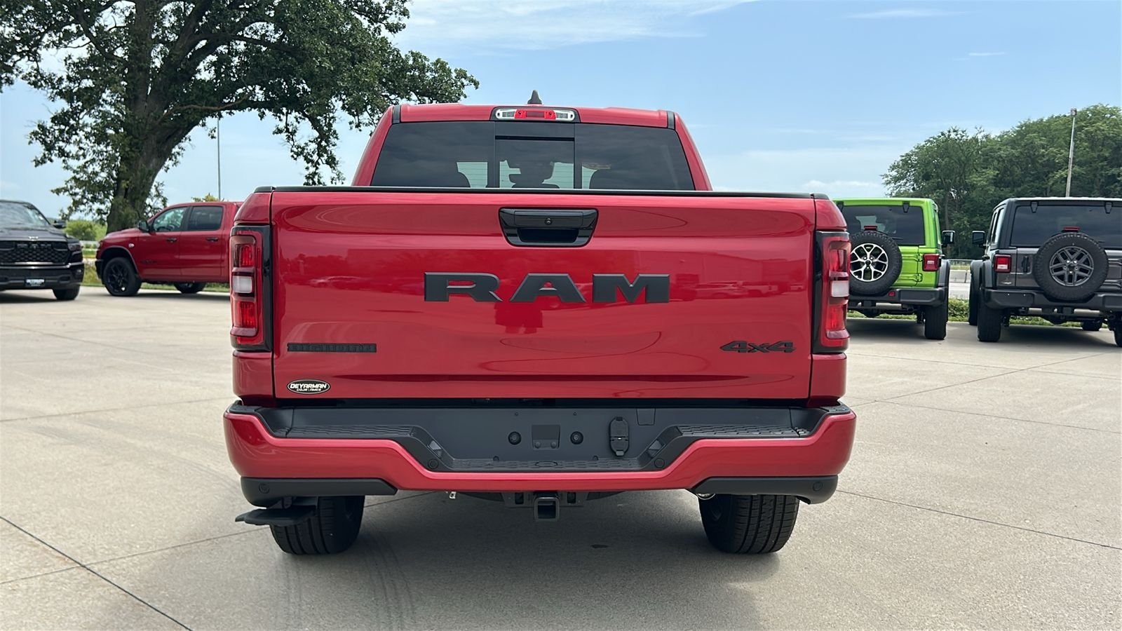 New 2026 Molten Red Pearl-Coat Exterior Paint RAM Big Horn/Lone Star image 5