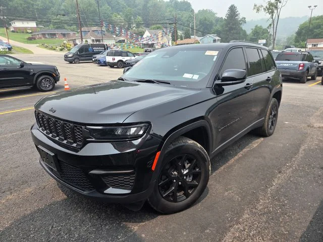 Used 2025 Diamond Black Jeep Altitude X image 1