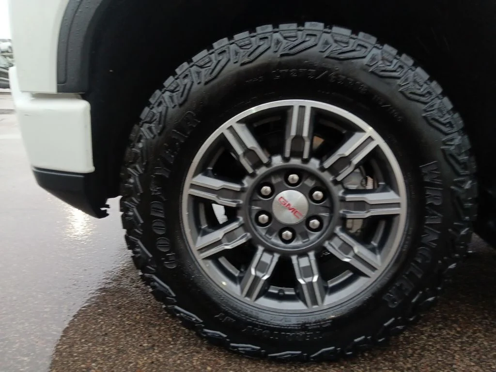Used 2024 Summit White GMC AT4 image 11