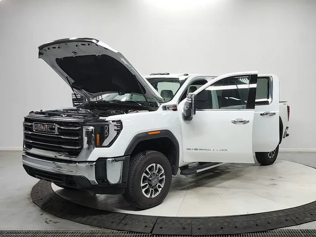 Used 2025 Summit White GMC SLT image 11