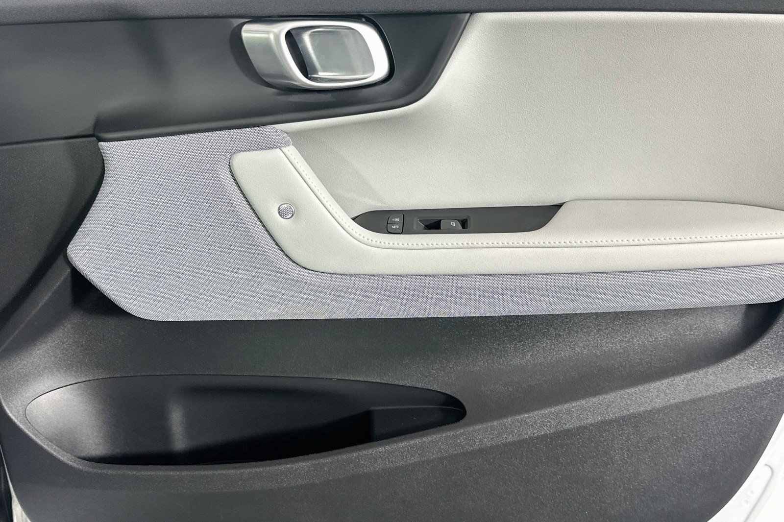 Used 2024 Snow Metallic Polestar Performance Plus image 21