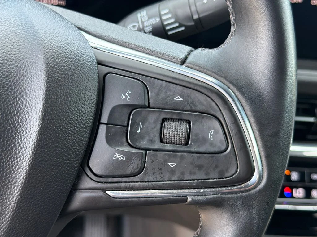 Used 2025 White Buick Avenir image 26