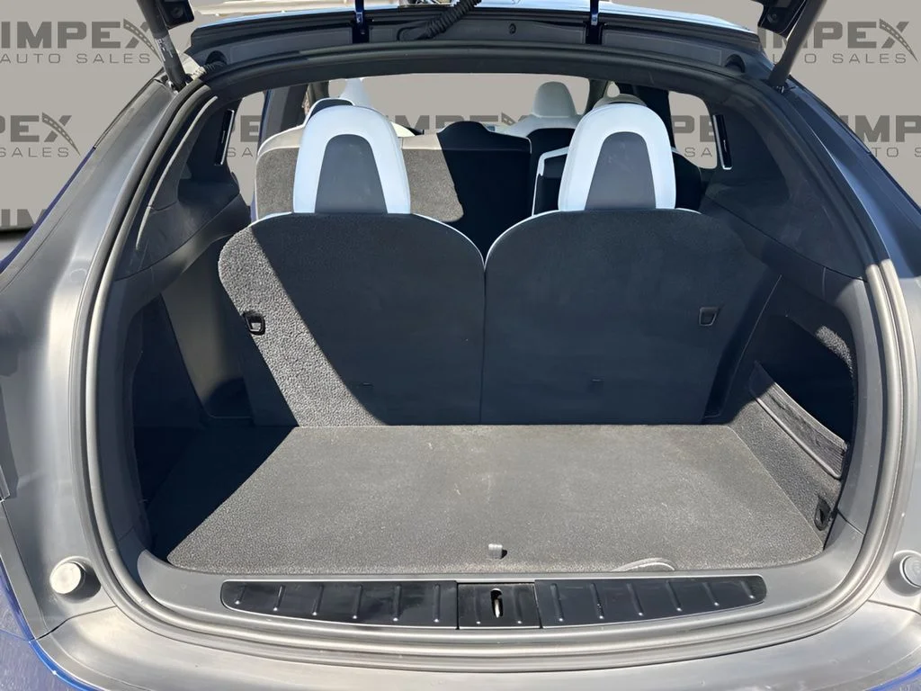 Used 2022  Tesla Base image 31