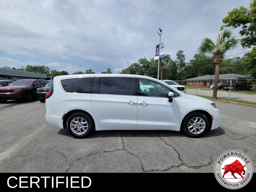 Used 2023 White Chrysler Touring L image 6