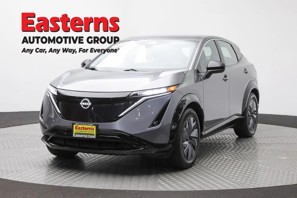 Used 2023 Gray Nissan ENGAGE image 1
