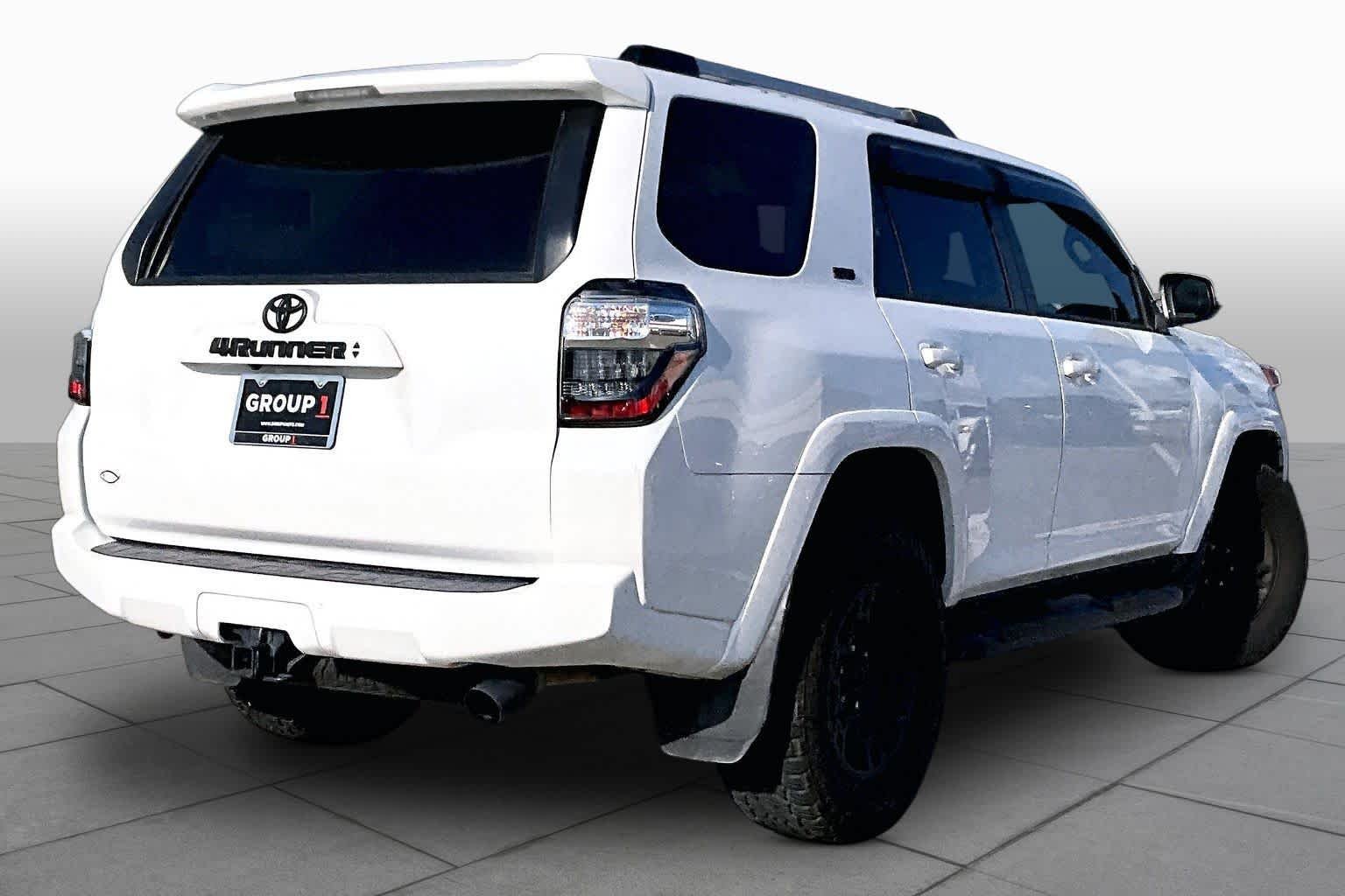 Used 2022 White Toyota SR5 Premium image 12