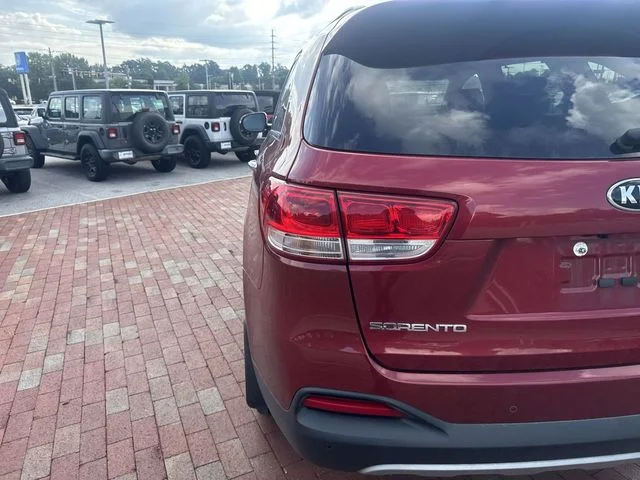 Used 2017 Red Kia EX image 10