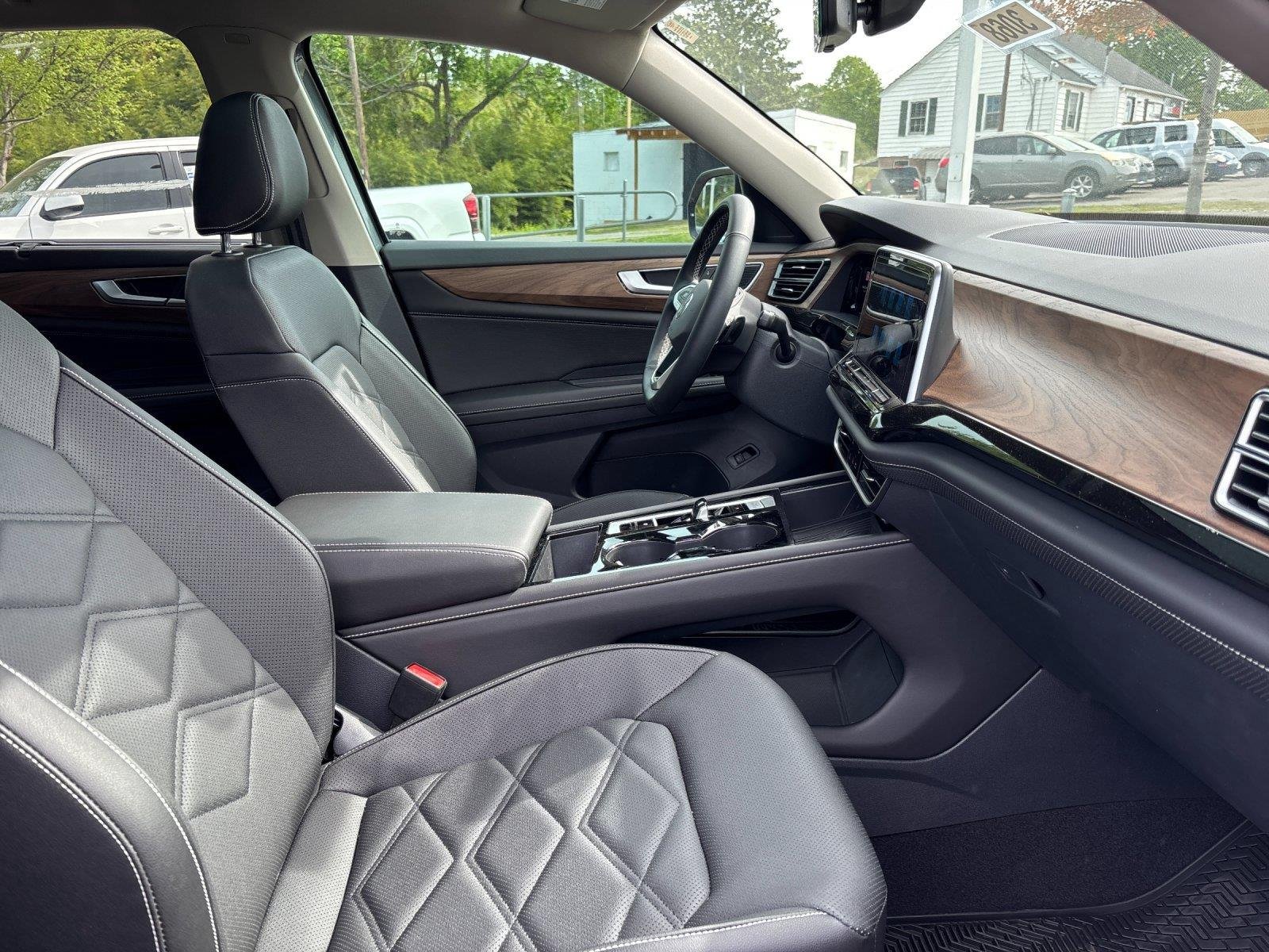 2025 Volkswagen Atlas SE w/Tech - Photo 40