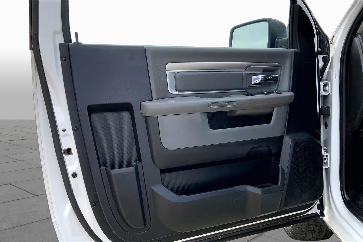 Used 2016 Bright White Clearcoat Ram Tradesman image 19
