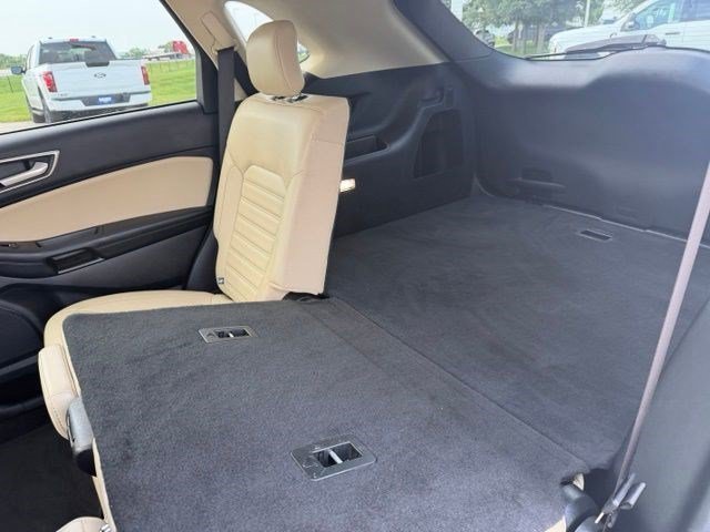 Used 2022 Silver Metallic Ford SEL image 28