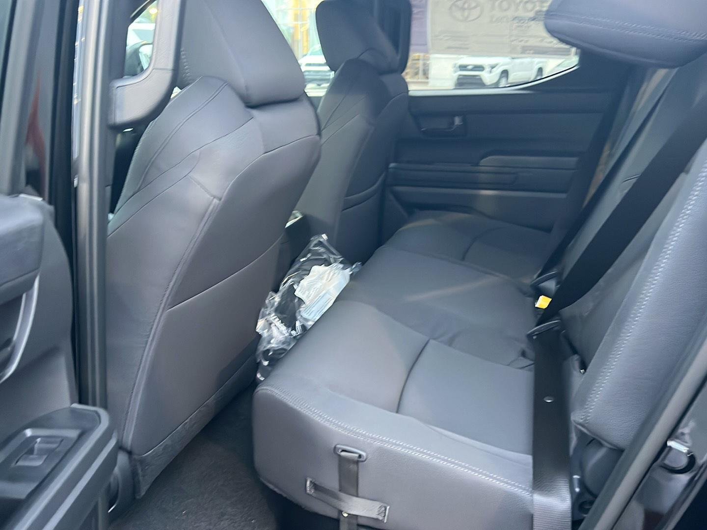 2025 Toyota Tacoma SR5 - Photo 10