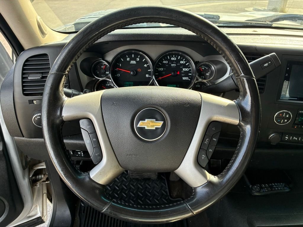 Used 2014 Silver Chevrolet LT image 15