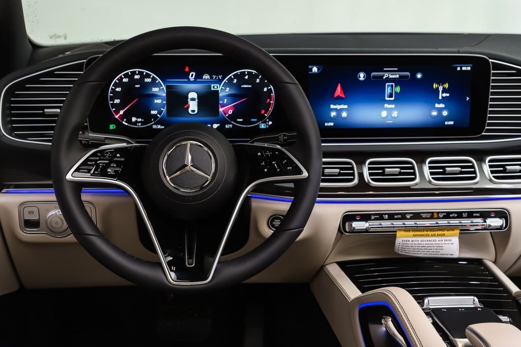 New 2026 MANUFAKTUR Moonlight White Metallic Mercedes-Benz GLE 450 image 14