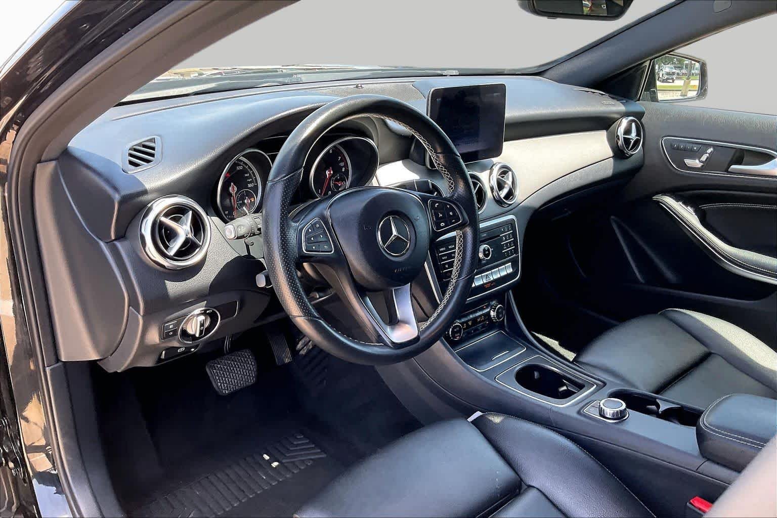 Used 2018 Night Black Mercedes-Benz GLA 250 image 17