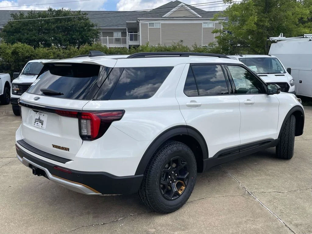 New 2026 Star White Metallic Tri-Coat Ford Tremor® image 3