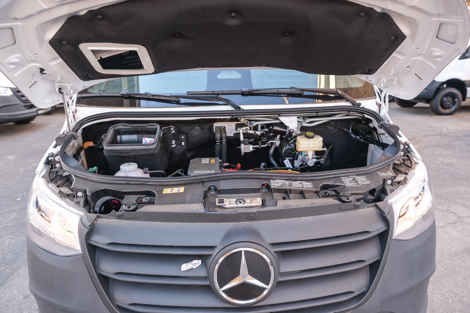 New 2025 Arctic White Mercedes-Benz Cargo 170 WB High Roof RWD Electric Motor image 31