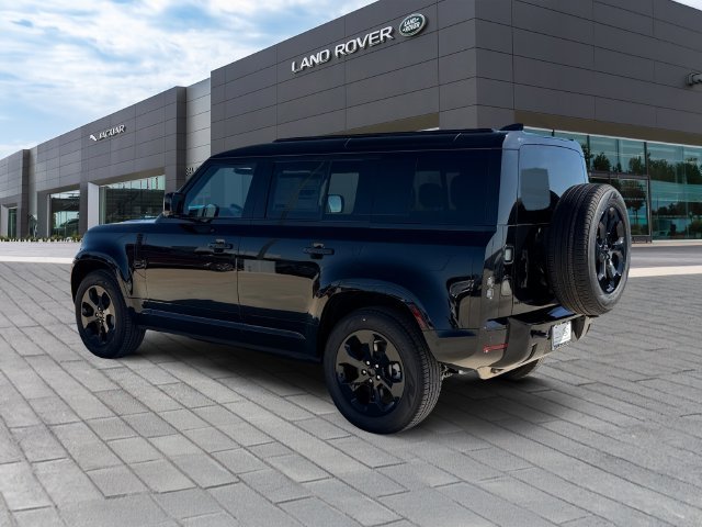 New 2026 Santorini Black Land Rover X-Dynamic SE image 3