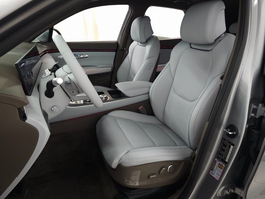 Used 2026 Silver Genesis 2.5T Advanced image 10