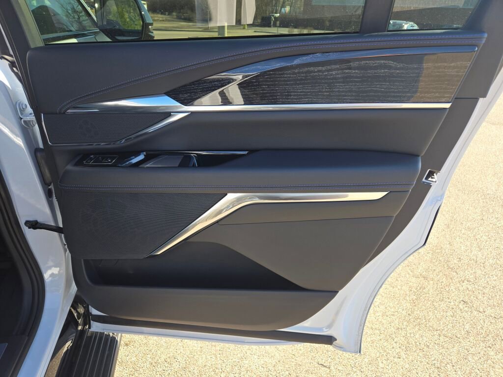 2026 Cadillac Escalade IQ Luxury - Photo 8